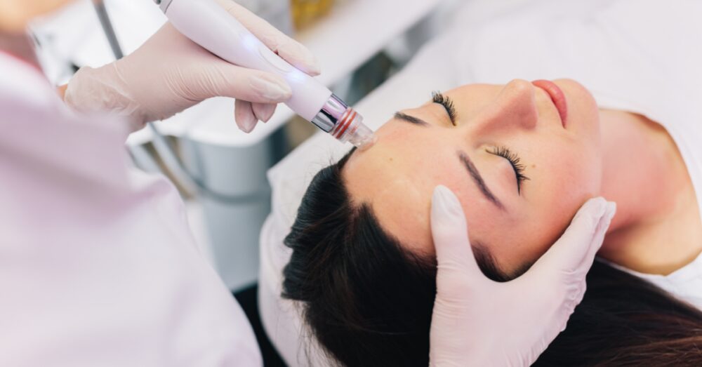 Woman receiving hydrafacial treatment on her forehead